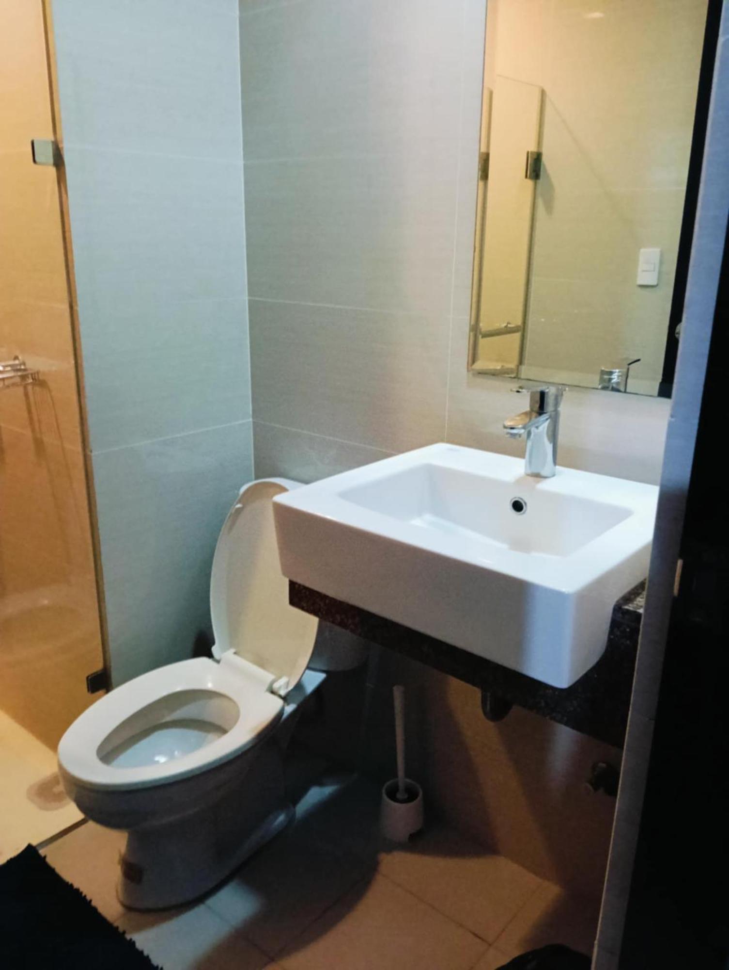81 Newport Boulevard Cluster 4 - 8F Across Naia Airport, Terminal 3 Pasay Eksteriør billede